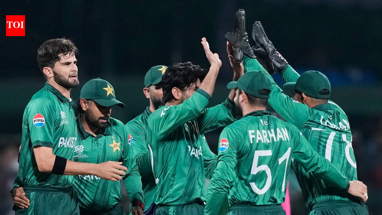 'Nahi hone wala': Sehwag tears apart Pakistan’s qualification scenario