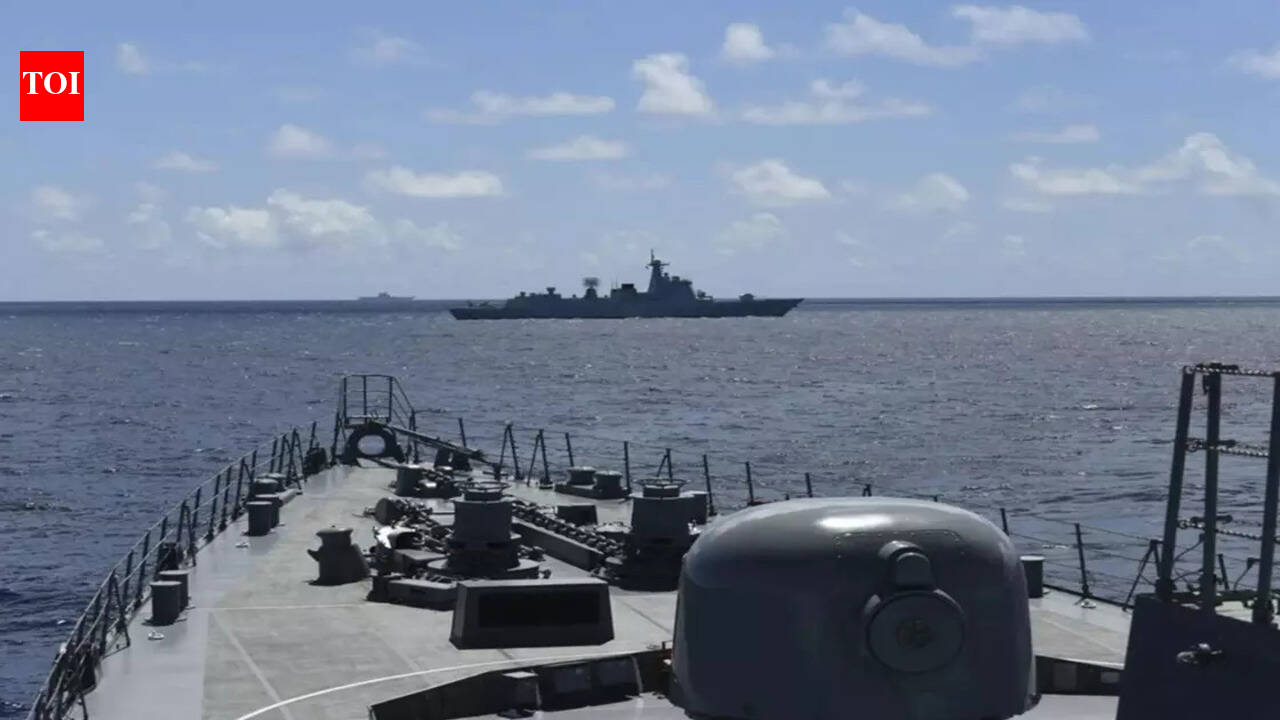 Missiles hit US navy facility in Bahrain as Iran-US-Israel conflict spills across region - video