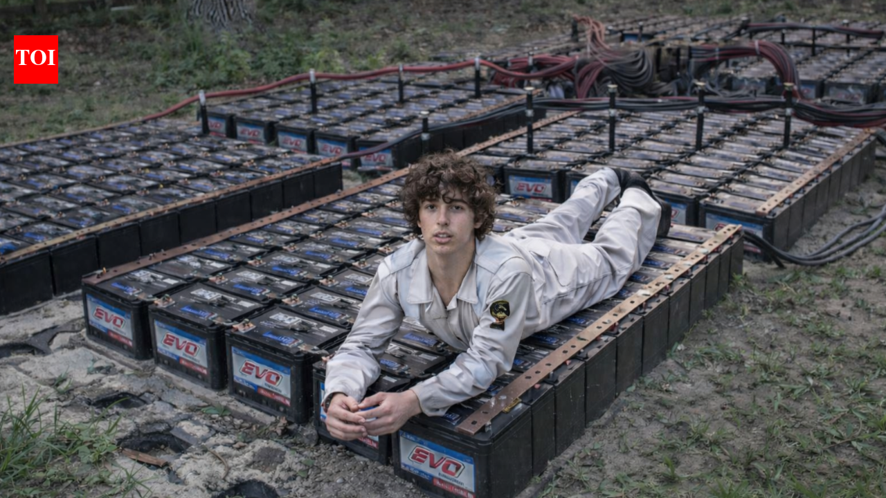 ‘Science maniac’ wires 400 car batteries together in extreme backyard experiment to see what would happen