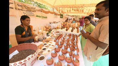 From tubers to tomatoes, rare varieties draw crowds at Kisan Sammelan