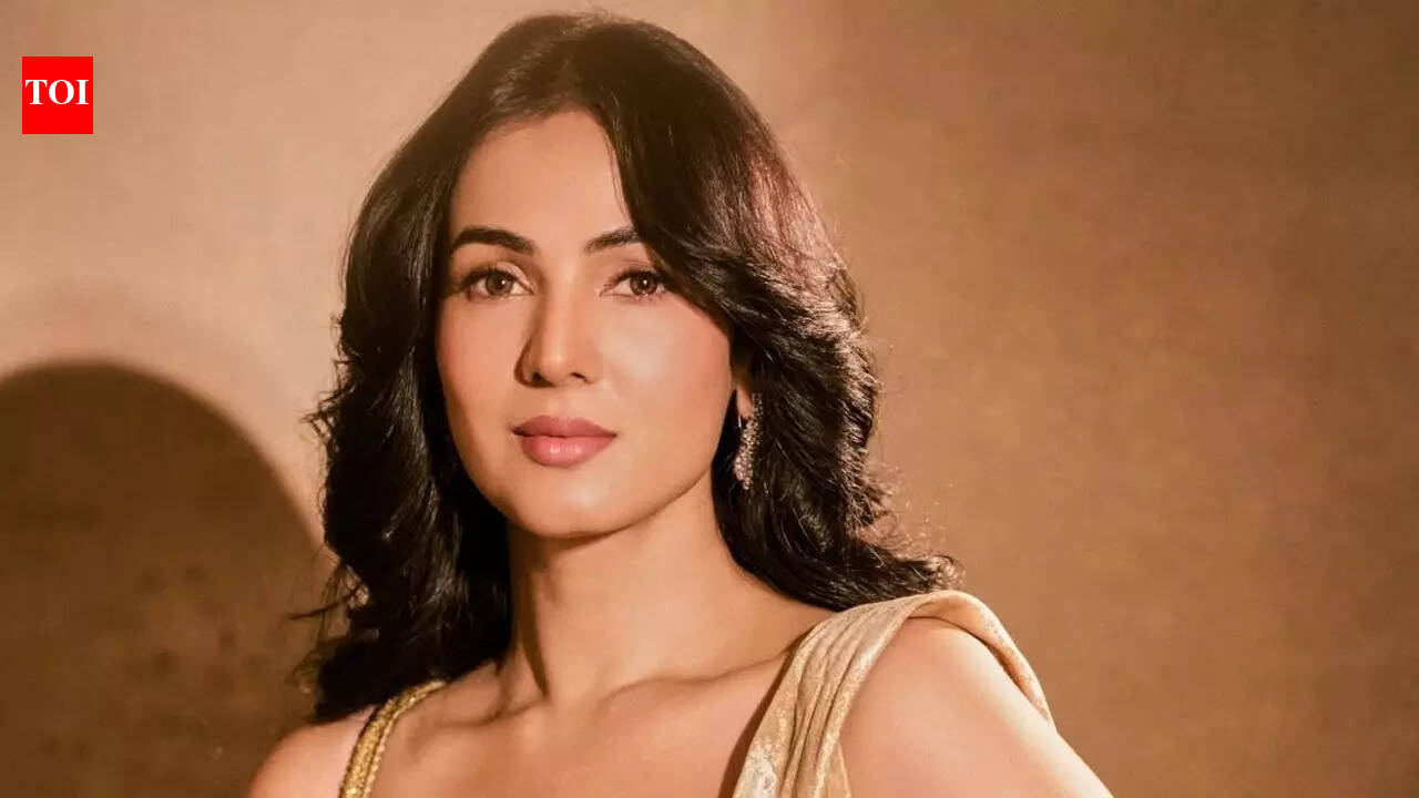 Sonal Chauhan pens note seeking help from PM Narendra Modi as she is stranded in Dubai amidst middle-east tensions