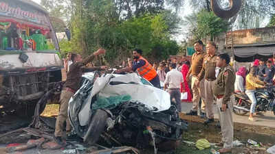 Car collides head-on with bus on highway in Bassi, 1 killed