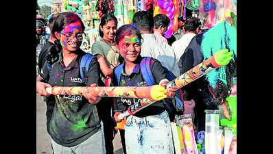 Holi spirit takes over Patna as major markets bustle with colour, crowds