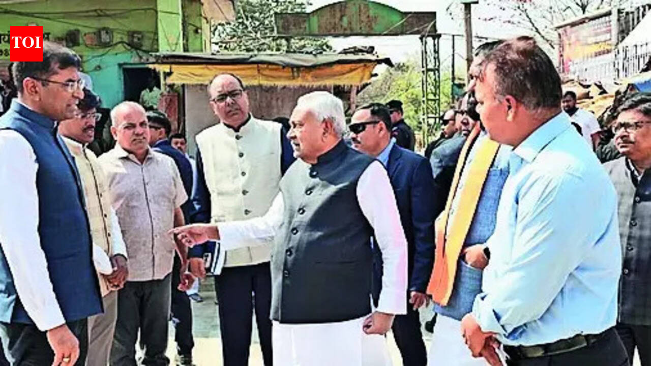 Improve public facilities in city, CM tells officials