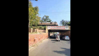 Peril lurks as fissure in Daliganj underpass widens