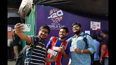 Kol fans wait for ‘quarter final’ with prayers on their lips