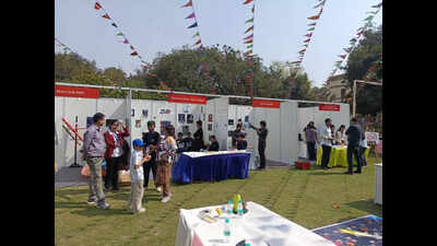 ‘Different weights on 7 planets’ thrill kids at Vigyan Utsav