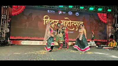 Folk fusion, Ganga aarti light up Bithoor festival’s grand finale