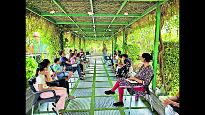 A cool, new Sunday culture is ditching screens for books!