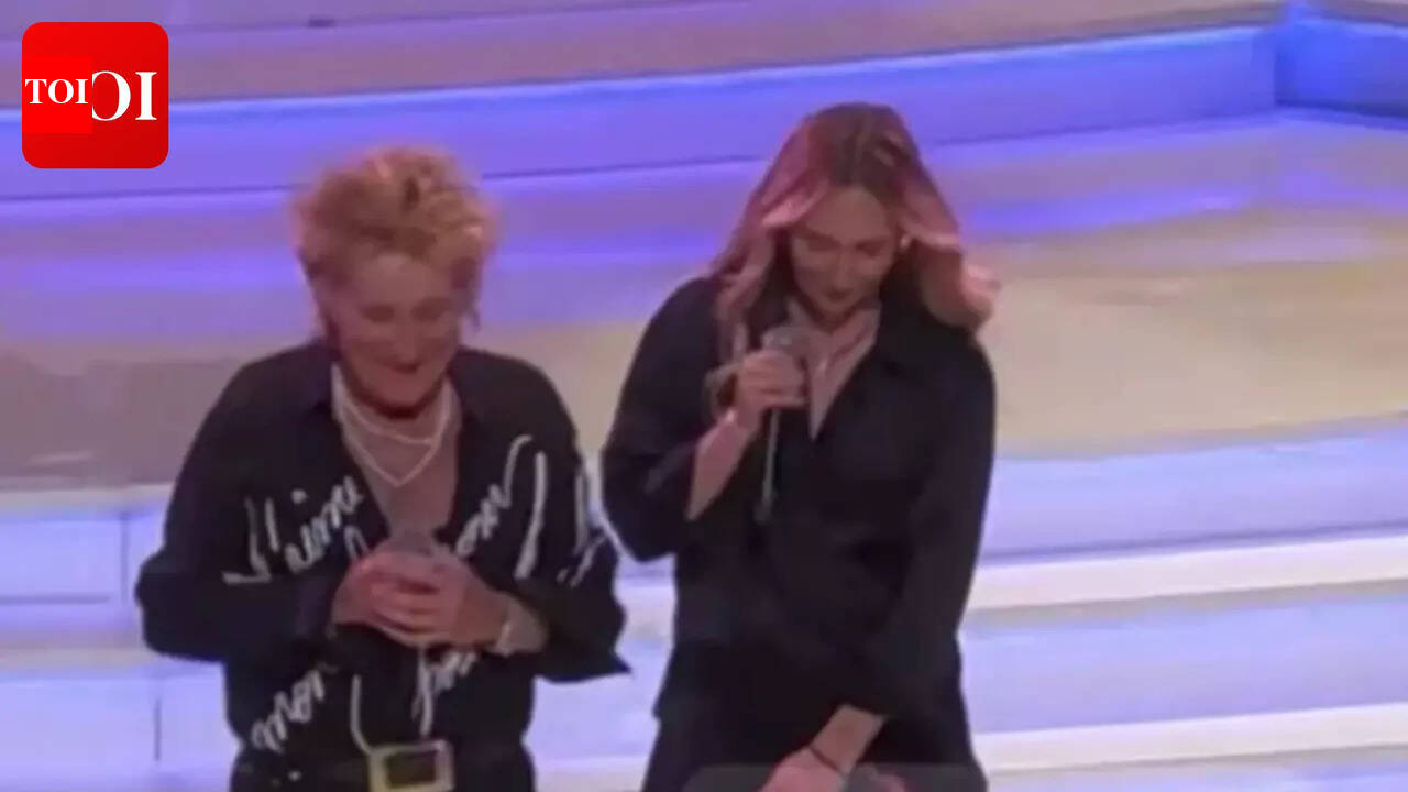 Rod Stewart, daughter Ruby and grandson Otis perform ‘Forever Young’ on stage