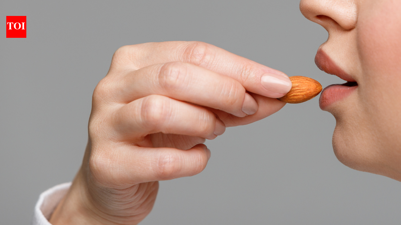 स्वास्थ्य गुरु मिकी मेहता के अनुसार भीगे हुए बादाम के 10 स्वास्थ्य लाभ