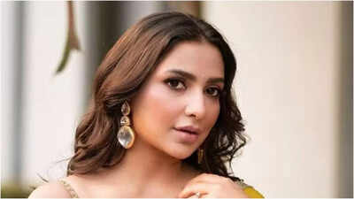 Bengali actress Subhashree Ganguly and son Yuvaan stranded in Dubai hotel amid Middle East airspace closure - Reports