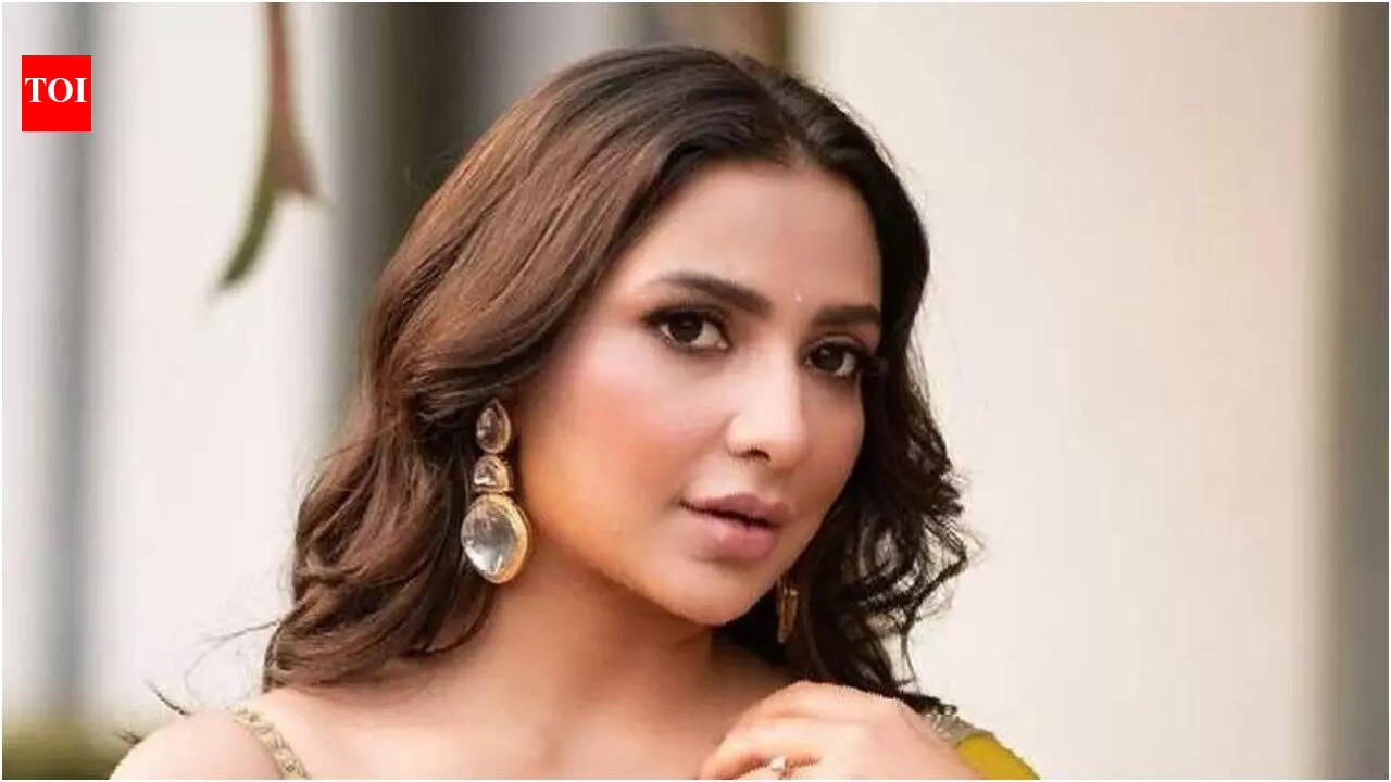 मध्य पूर्व हवाई क्षेत्र बंद होने के कारण बंगाली अभिनेत्री सुभाश्री गांगुली और बेटा युवान दुबई के होटल में फंसे हुए हैं – रिपोर्ट | बंगाली मूवी समाचार