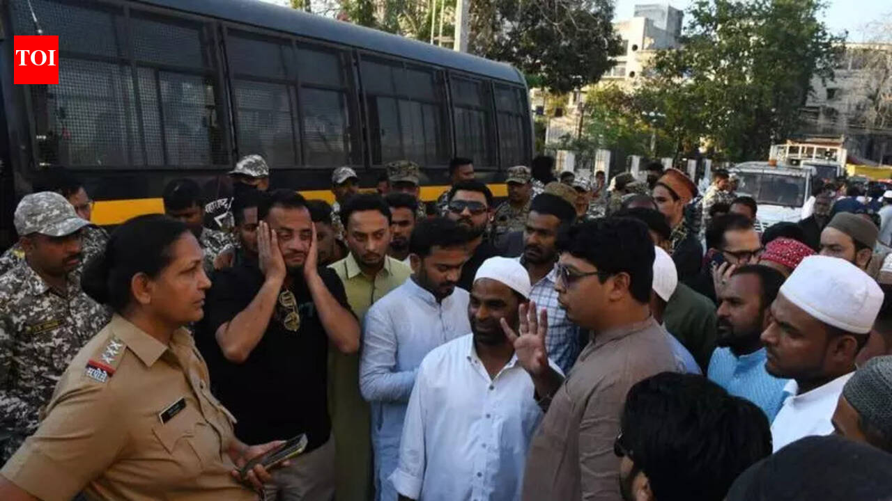 9 AIMIM corporators among 15 booked for opposing anti-encroachment drive