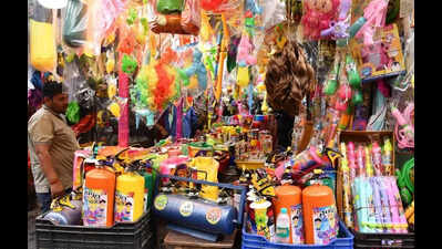 Slogan tees, e-pichkaris top picks in Holi season