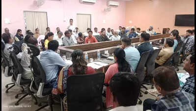 Renew suspended mohalla committee meets, residents across Pune tell PMC
