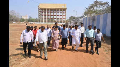 Corporators urge civic chief to expedite infra projects, development works in Aundh-Bopodi ward