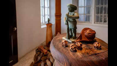 Artist adds colonial flavour to Kochi-Muziris Biennale
