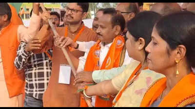 Former chief of Bengal Kurmi Samaj Rajesh Mahato joins BJP