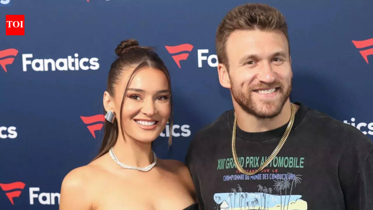 Kristin Juszczyk turns heads in stunning blue bikini selfie during 49ers offseason break