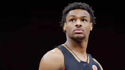 লেব্রন জেমসের ছেলে ব্রনি জেমস ওয়ারিয়র্সের বিরুদ্ধে জয়লাভের পর লেকার্সের বড় খবর পান