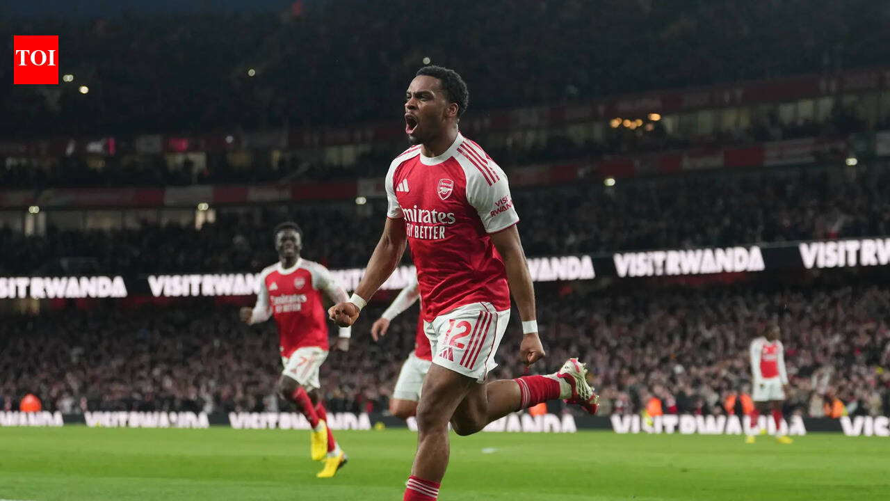 Arsenal strengthen title Hopes, Manchester United move up to third