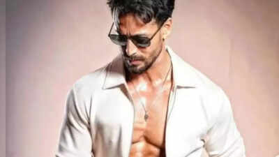 Jackie Shroff celebrates Tiger Shroff’s birthday; Calls him his 'Cub'