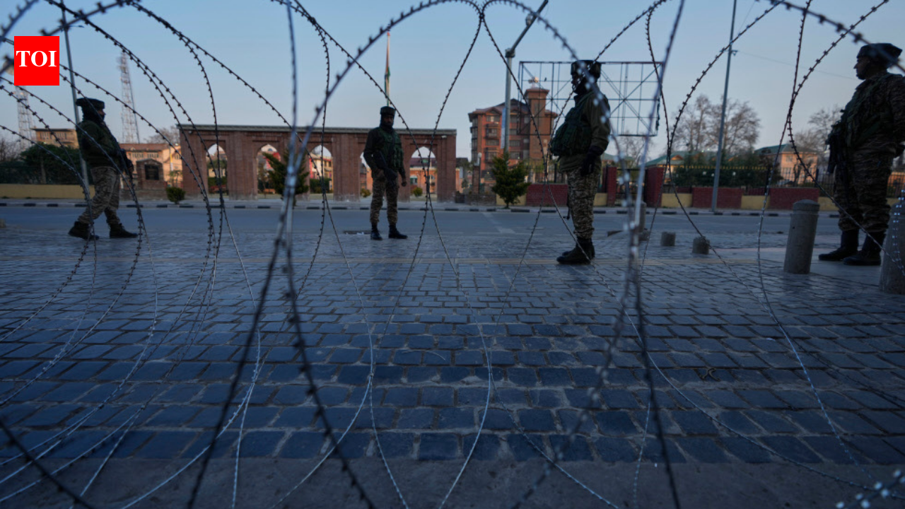 मध्य पूर्व में तनाव बढ़ने पर गृह मंत्रालय ने राज्यों को किया अलर्ट; कश्मीर में इंटरनेट पर प्रतिबंध, सुरक्षा कड़ी | भारत समाचार