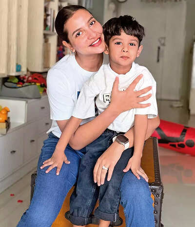 Subhashree and son Yuvaan stuck in Dubai