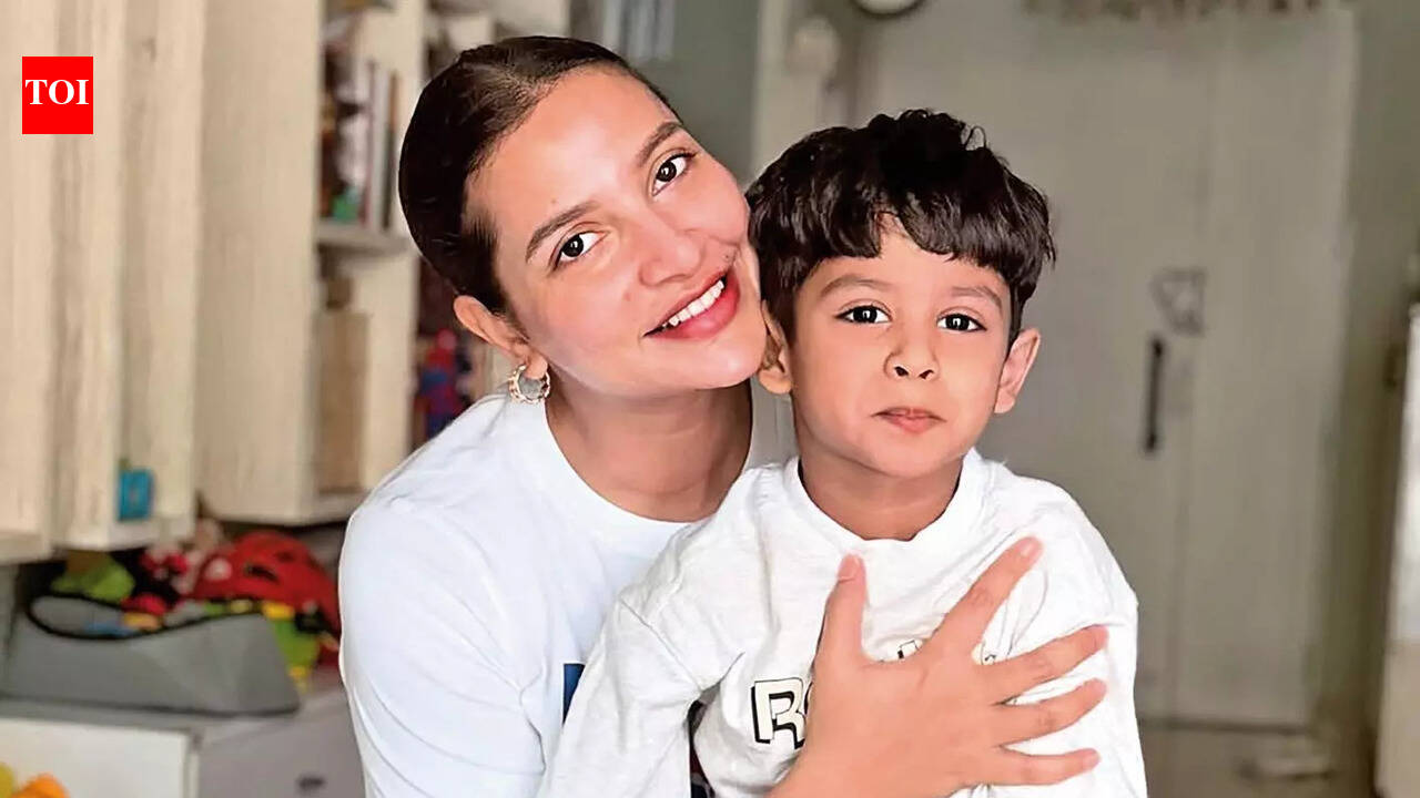 Subhashree and son Yuvaan stuck in Dubai