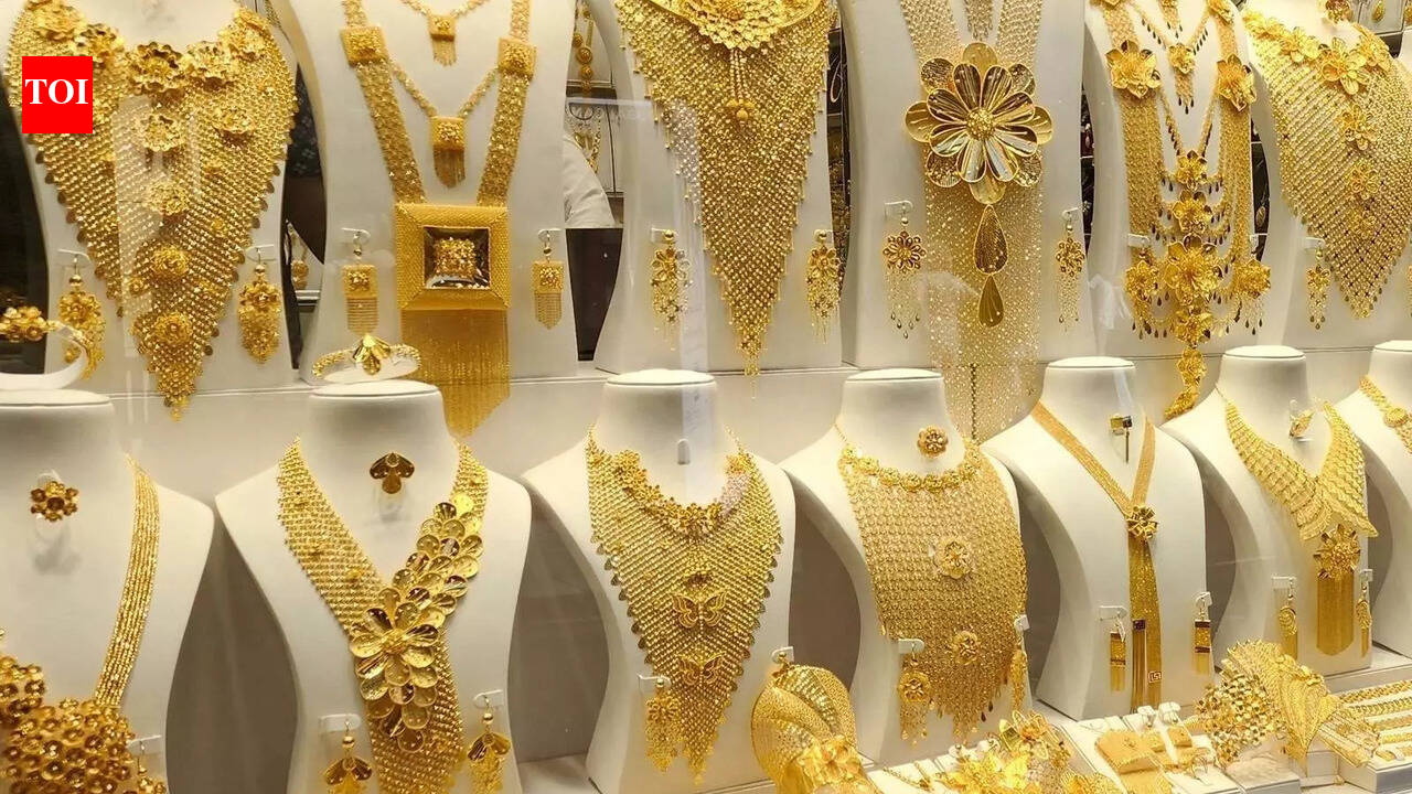 UAE gold prices jump over Dh10 as US–Iran tensions escalate in Middle East