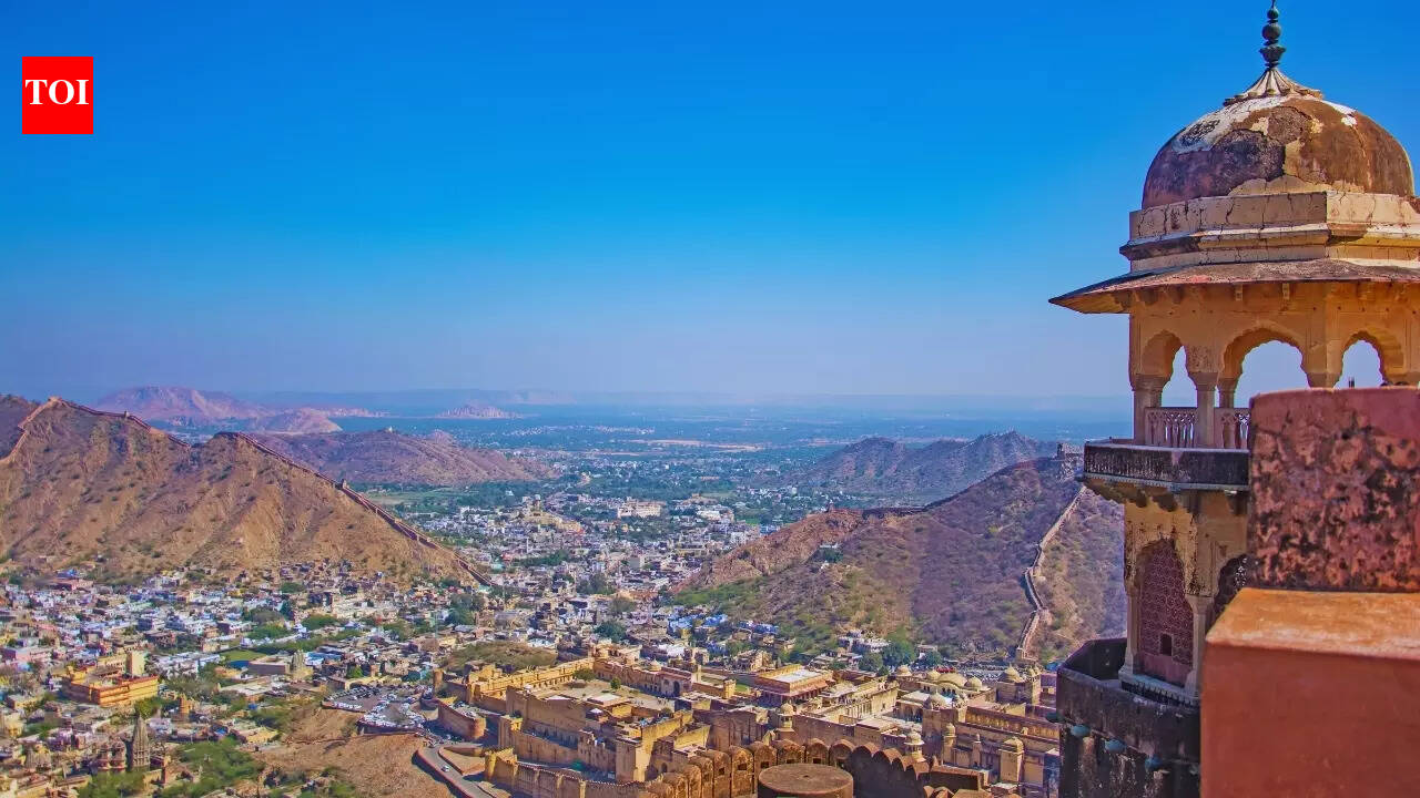 Why has UNESCO threatened to take away the world heritage tag from Jaipur?