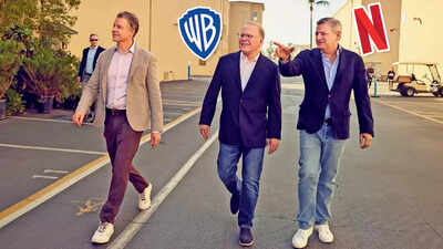  Netflix co-CEOs Ted Sarandos and Greg Peters explain employees decision to backout from Warner Bros deal at town hall