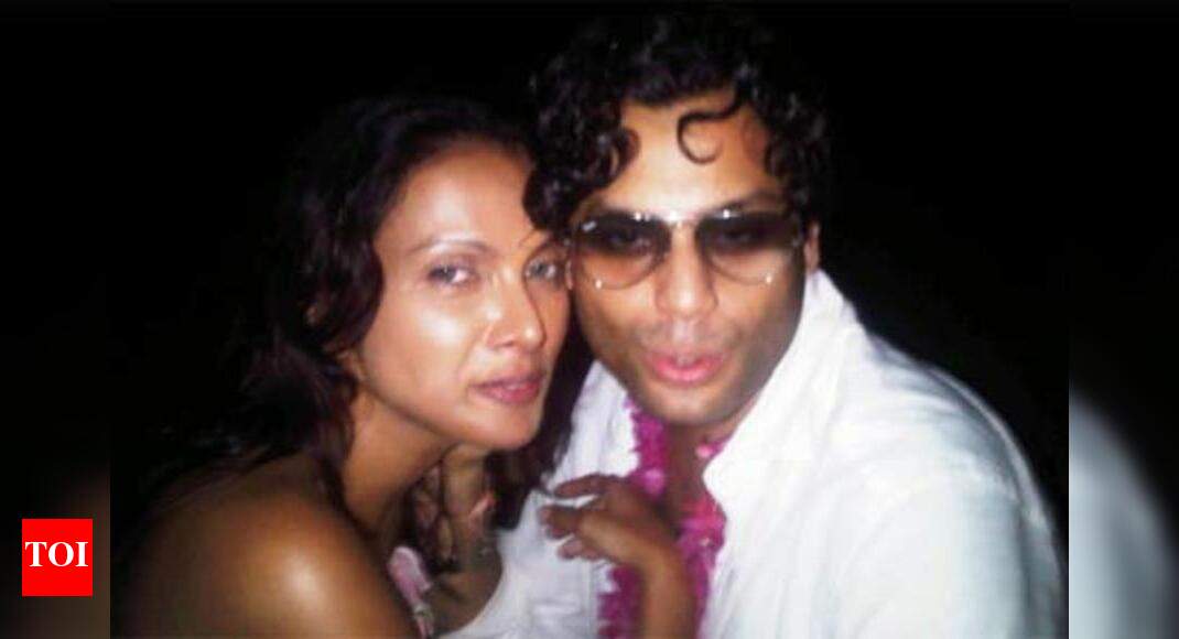 Gautam Vora hurts Viveka Babajee’s family - Times of India