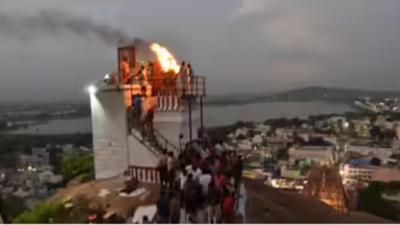 Permit five HC-picked people to offer prayers atop Thiruparankundram hill, suggests judge