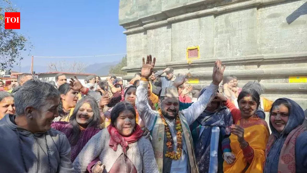 Ashes replace colours at Bhasma Holi in Uttarkashi