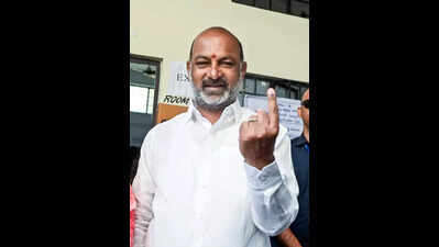 Bandi Sanjay calls for Hindu unity, targets Cong govt