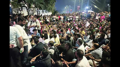 Parab among 35 questioned by police for Rane house protest