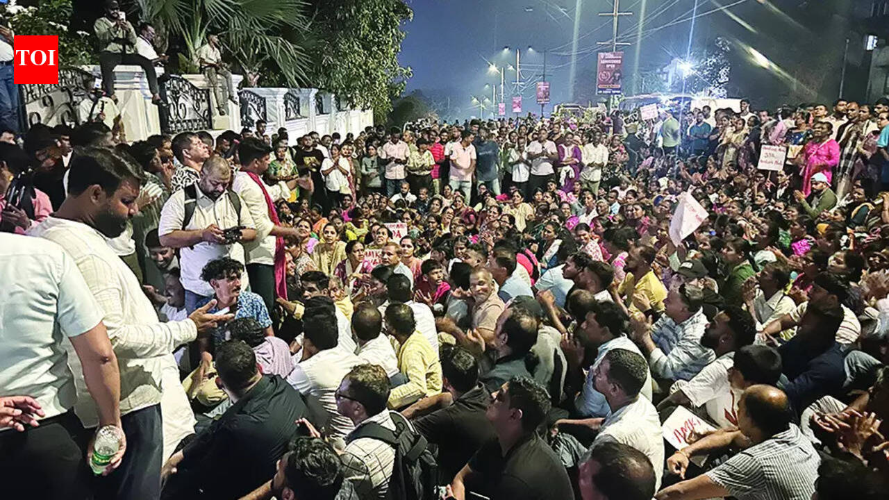 Parab among 35 questioned by police for Rane house protest