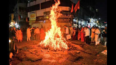 Sacred Flames Mark Holika Dahan,City All Set For Festival Of Colours