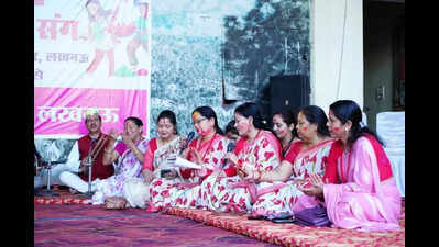 Music, dance and colours of U’khand mark Holi festivity