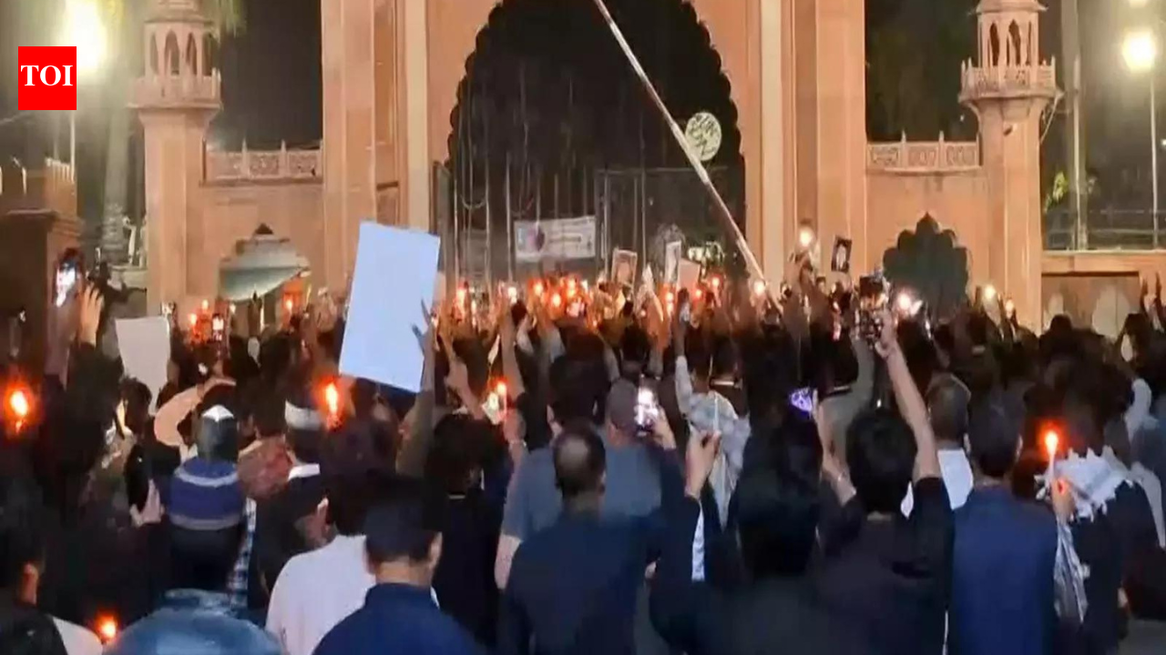 Rare moment: India's Sunnis, Shias unite in grief over Khamenei death