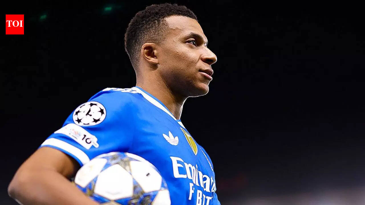 Real Madrid's Kylian Mbappe in Paris for treatment on knee injury