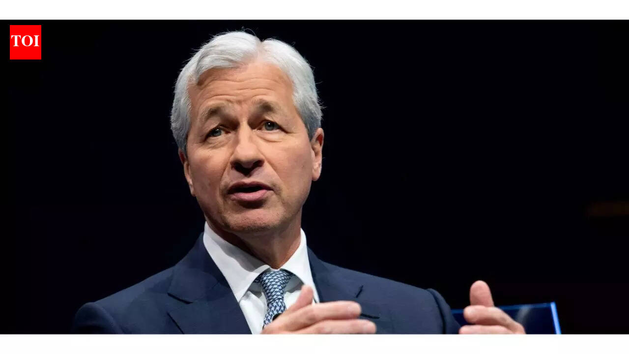CEO of America's largest bank Jamie Dimon outlines AI's integration at JP Morgan; notes 600-plus use case