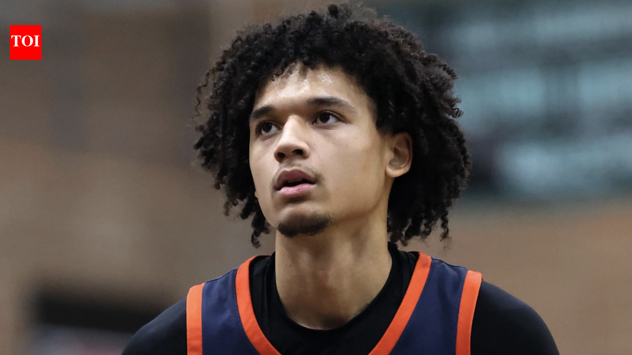 What happened to Brayden Burries? Arizona star guard heads to locker room vs. Iowa State