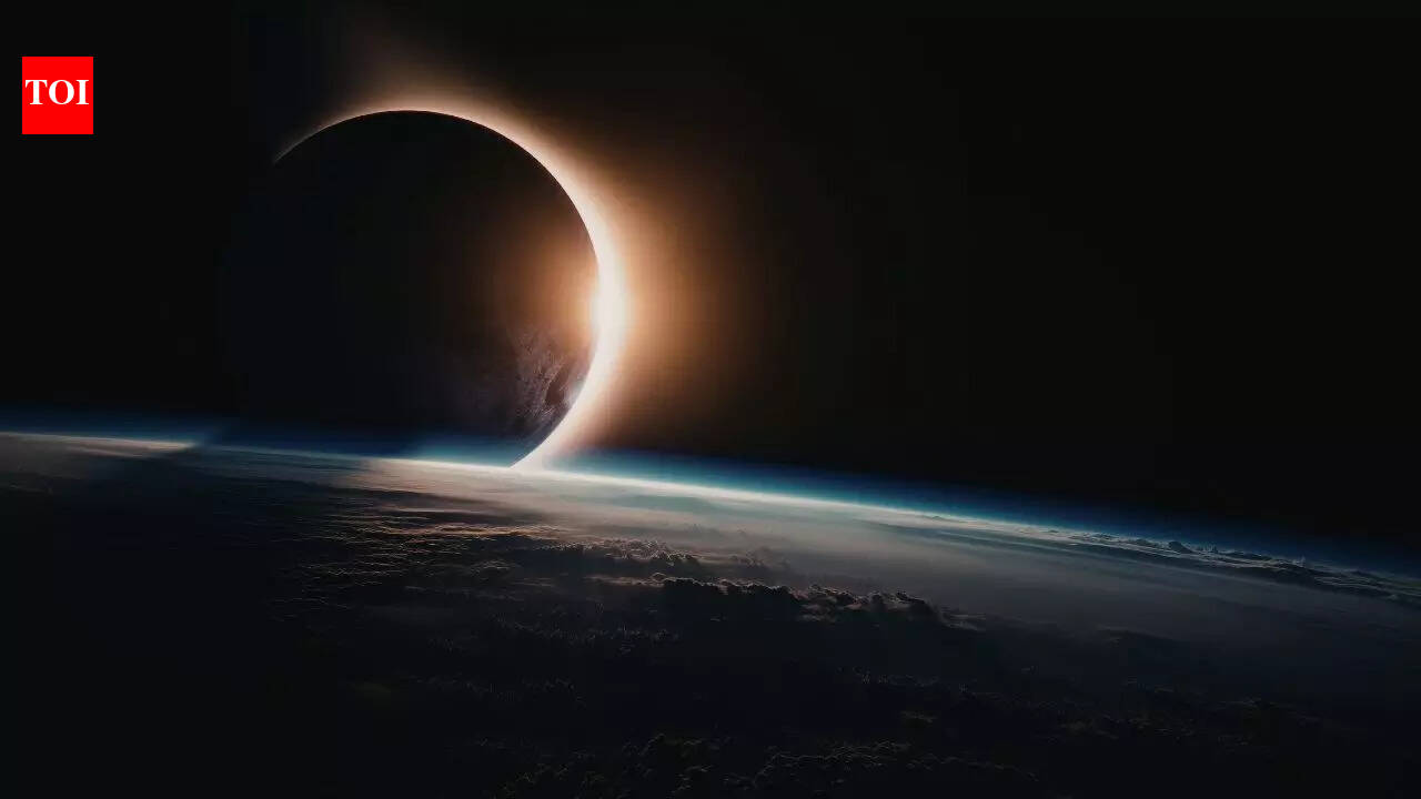 पूर्ण चंद्र ग्रहण आज: नासा ने खुलासा किया कि चंद्रमा से चंद्र ग्रहण कैसा दिखता है और पृथ्वी पर यह लाल क्यों हो जाता है |