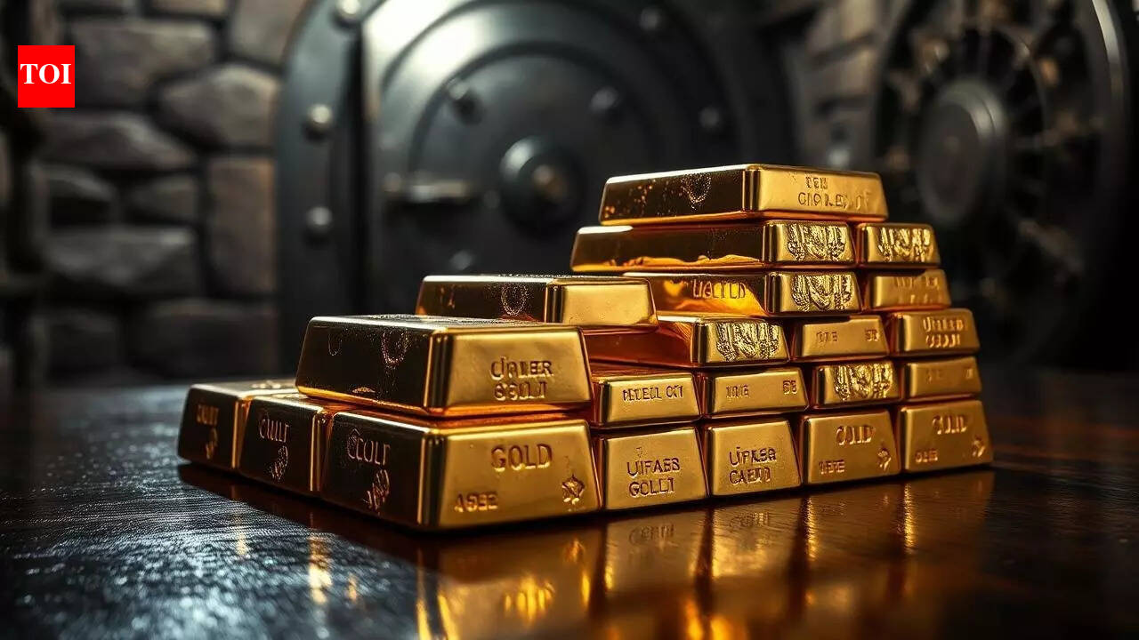 Gold pares early gains as traders weigh Iran war, Fed rate outlook