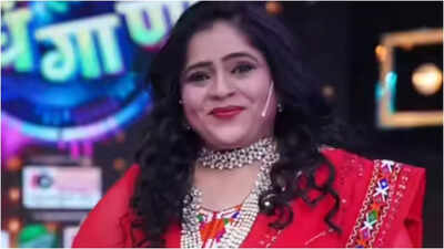 Marathi actress Vishakha Subhedar breaks down, urges PM Modi and CM Fadnavis to rescue her son stuck in Kuwait - Watch Video