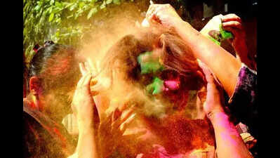 Teen killed, at least 40 hurt during Holi festivities