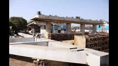 Running years late, Gzb rail bridge delayed again